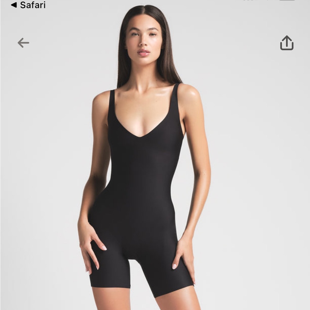 NWT SKIMS Body Unlined Plunge Mid-thigh bodysuit